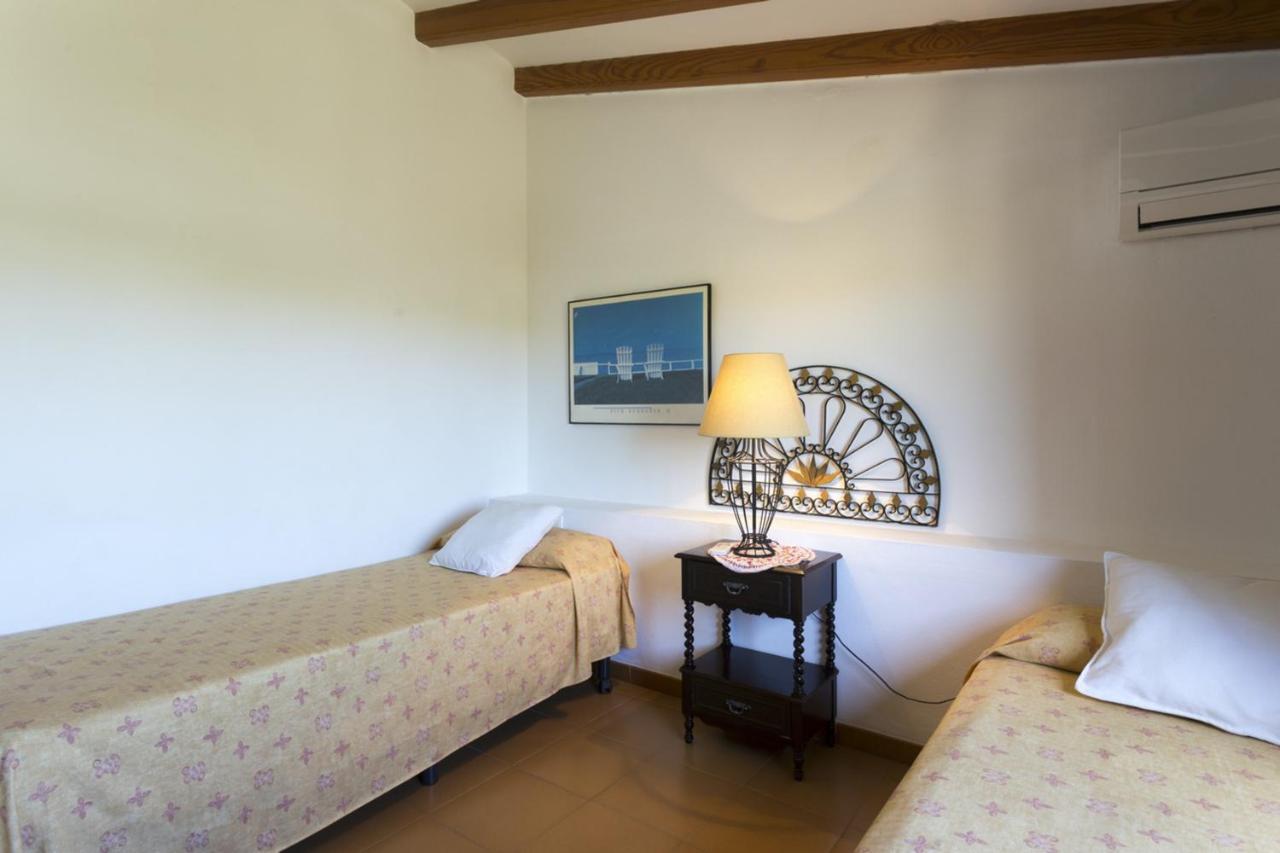 Elegant Villa: Pollenca Poolside Retreat *
