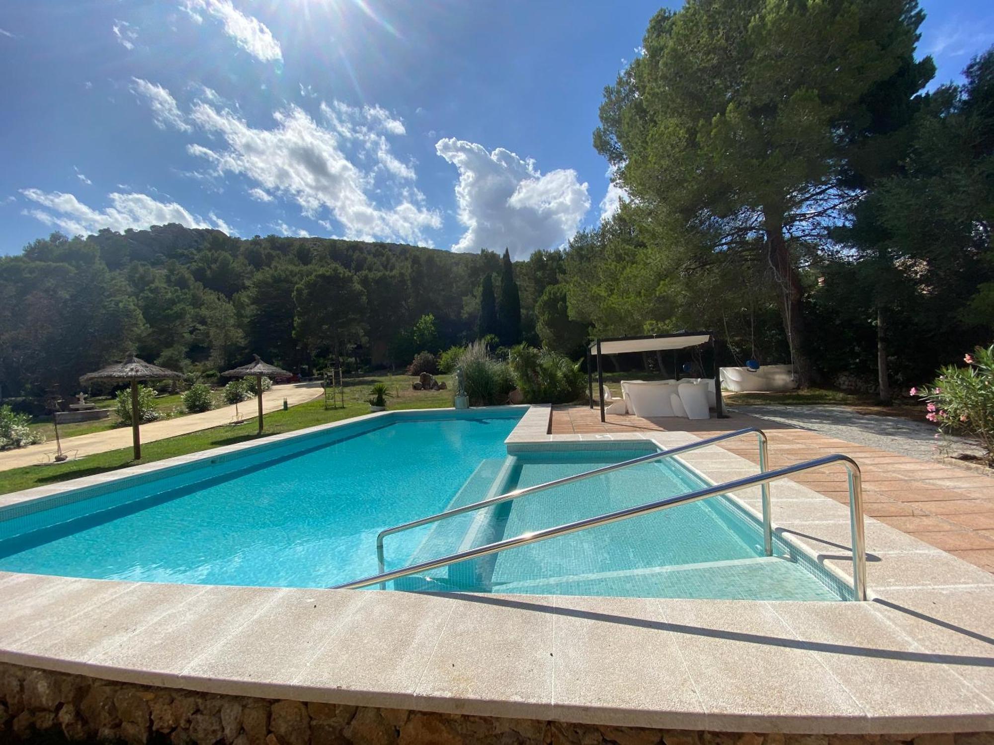 Elegant Villa: Pollenca Poolside Retreat Port de Pollenca