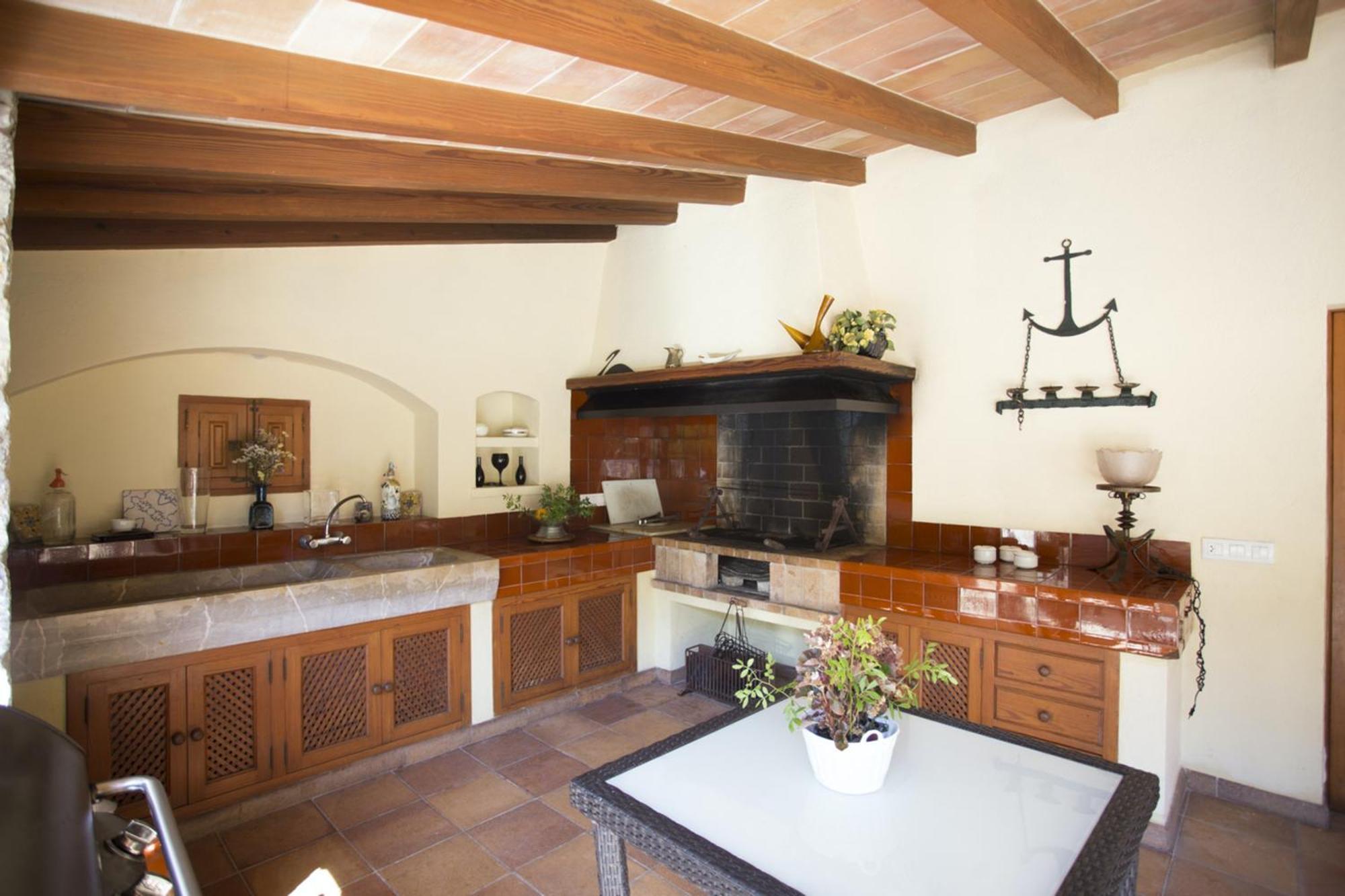 Villa Elegant Villa: Pollenca Poolside Retreat *