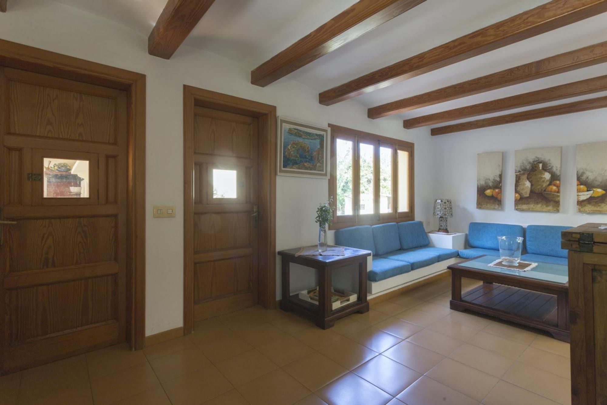 Villa Elegant Villa: Pollenca Poolside Retreat