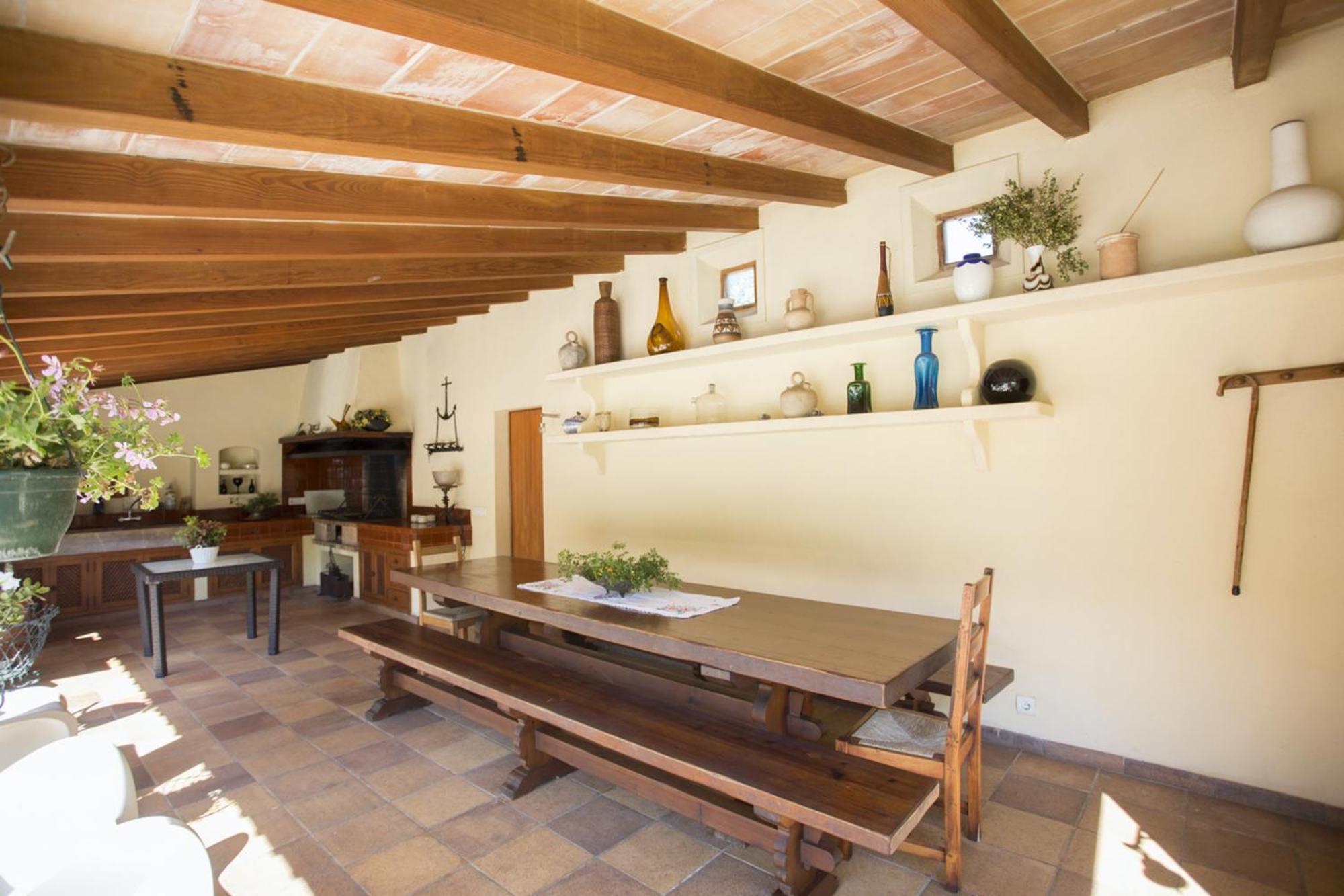 Villa Elegant Villa: Pollenca Poolside Retreat *