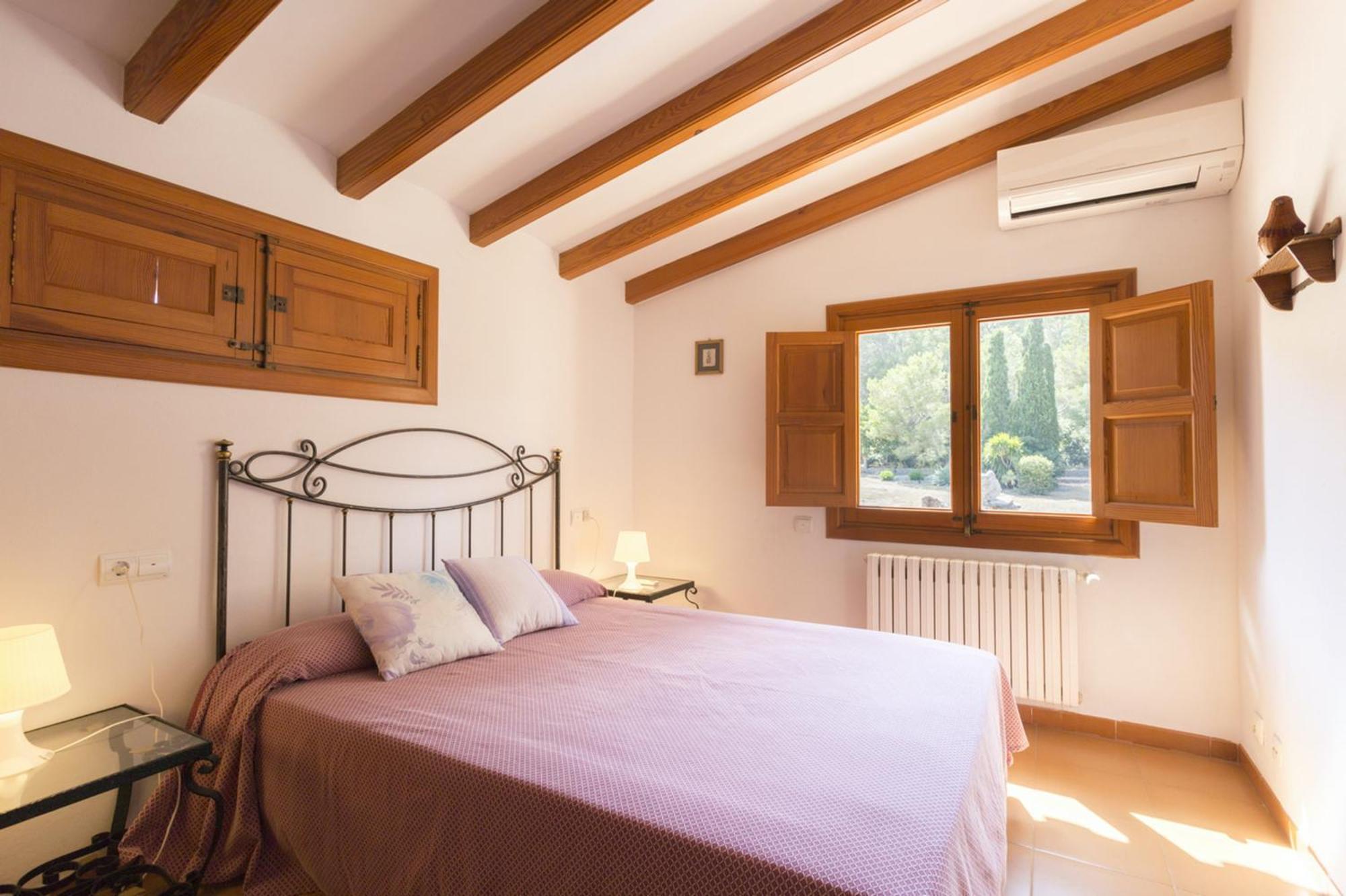 Villa Elegant Villa: Pollenca Poolside Retreat Port de Pollenca