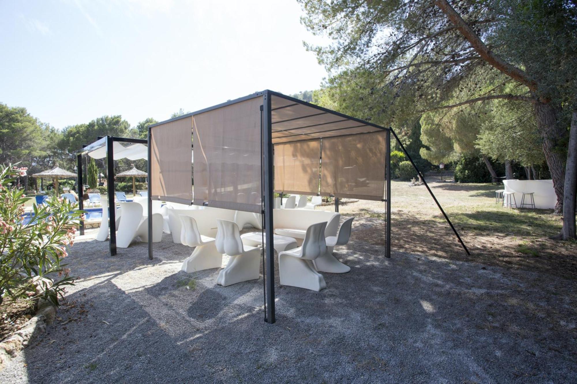 Elegant Villa: Pollenca Poolside Retreat *