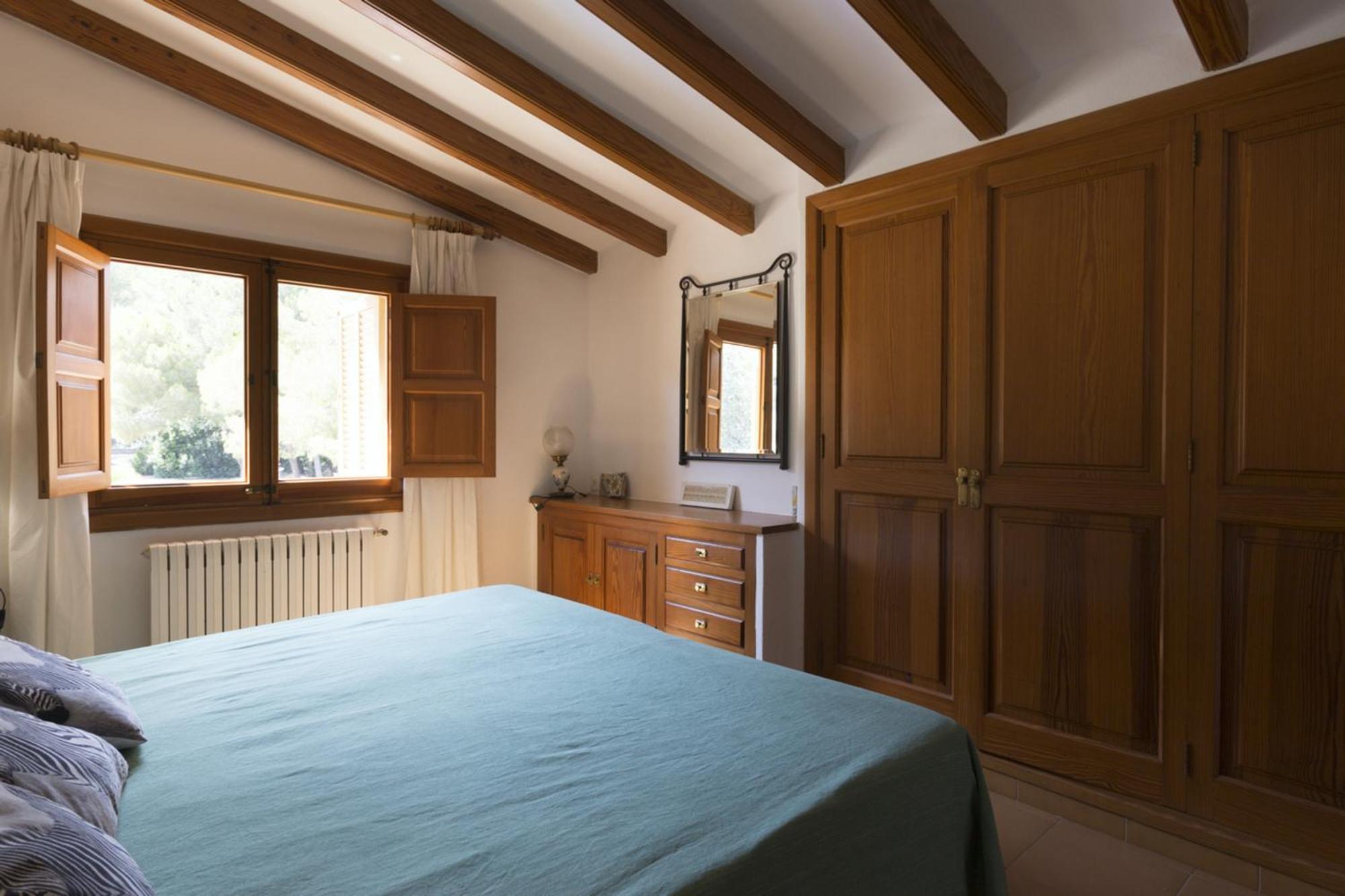 Villa Elegant Villa: Pollenca Poolside Retreat Port de Pollenca