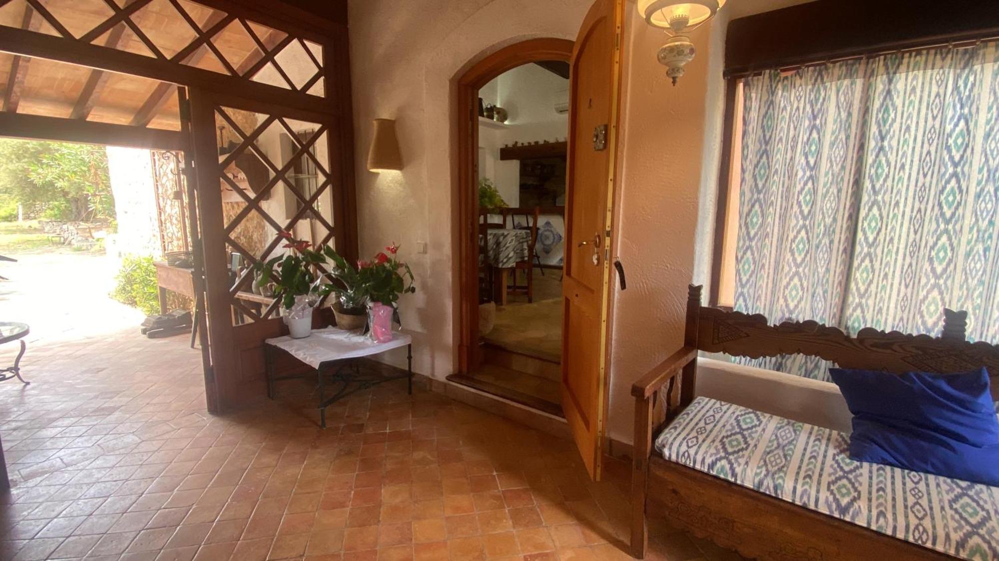 Puerto De Pollensa Villa: Mountain Retreat Near Apartment