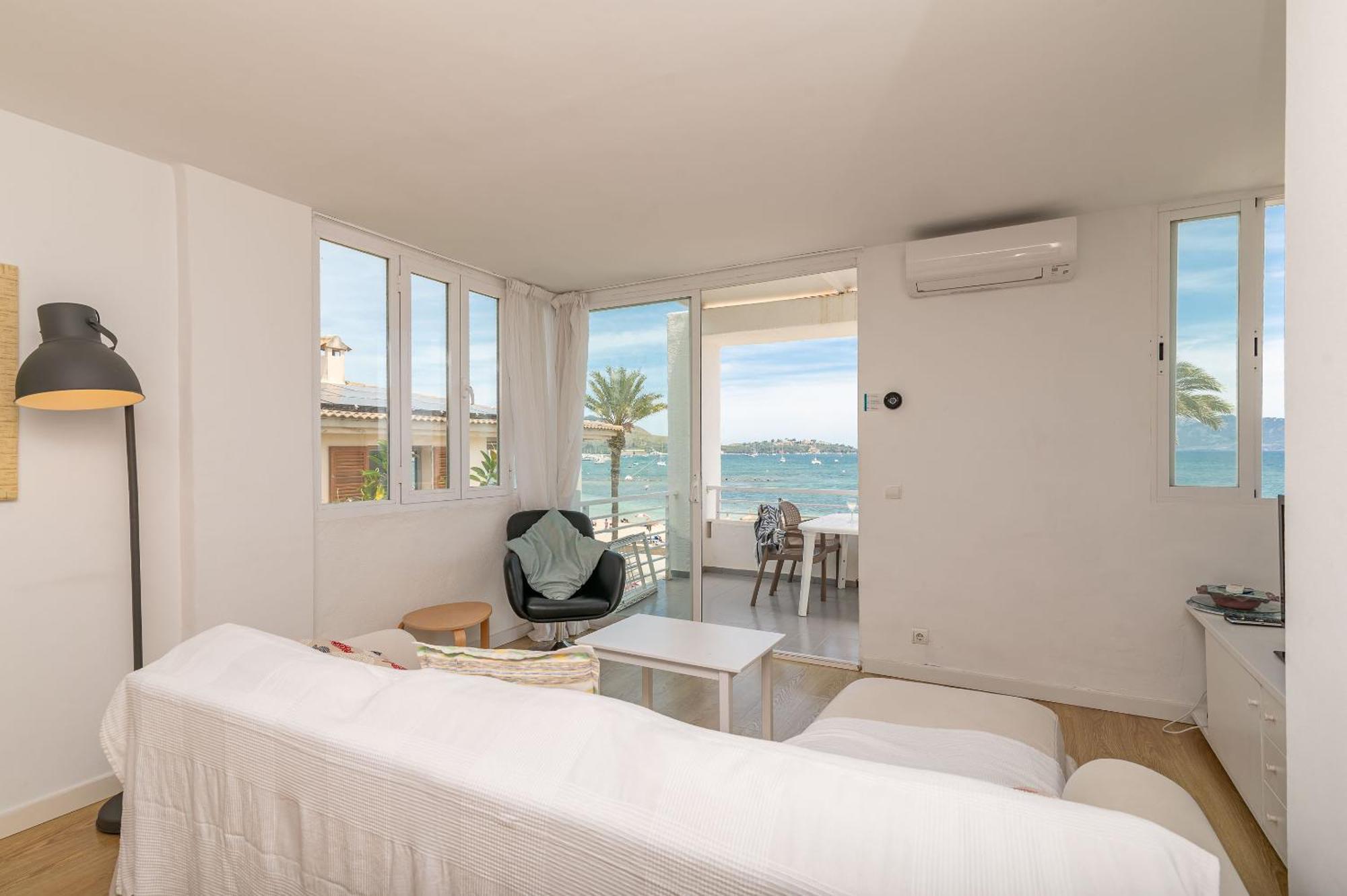 Beachfront Sivella By Sealand Apartament