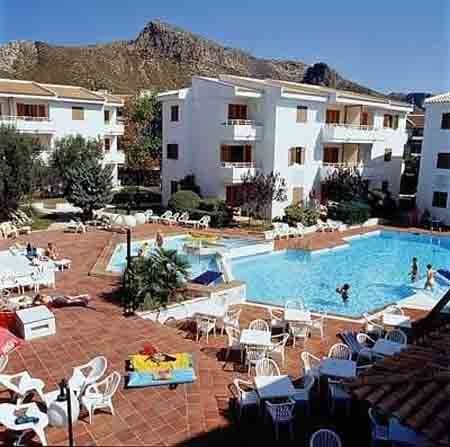 Flora Aparthotel