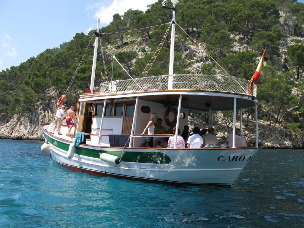 Cabo Negro Botel *